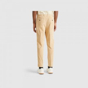 Pantalones Chinos Benetton Carrot fit in corduroy Hombre Beige | HUTBIY936